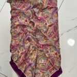 Nilla Pamuklu Şal Koleksiyonumuz, hafif dokusu ve zarif desenleriyle hem günlük kullanıma hem de özel anlara mükemmel uyum sağlar. İnce bir dokuya sahiptir. Dört mevsim kullanıma uygundur. %70 Viskon %30 pamuktur. Şal Ölçüsü: 70*190 cm’dir. Yıkama Talimatı: Kuru temizleme yapılmalıdır. Ütüleme: En düşük ısıda buharsız ütüleme yapınız.